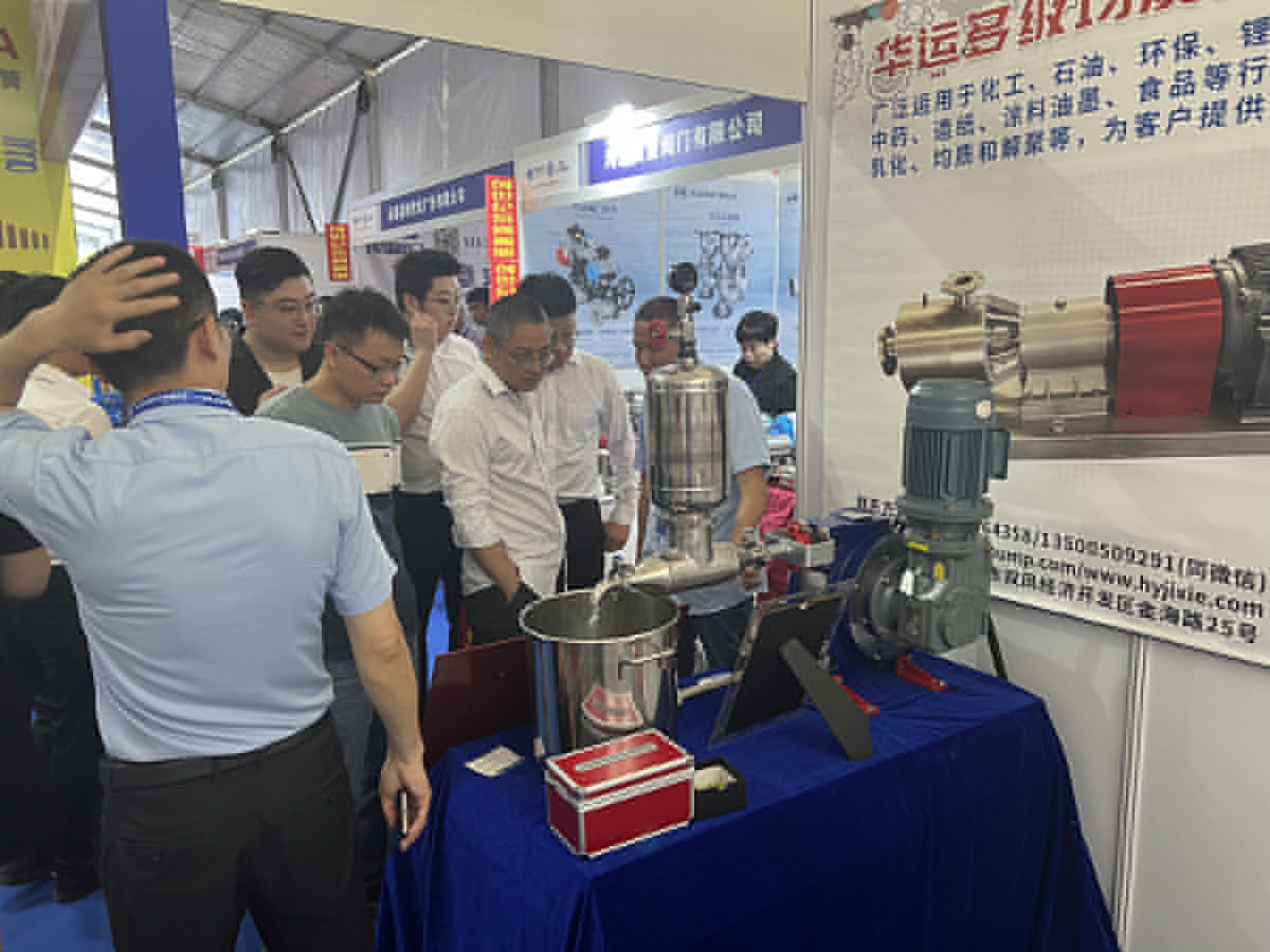 合肥華運機(jī)械出席淄博化工技術(shù)裝備展覽會現(xiàn)場