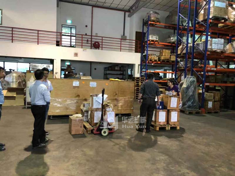 公司領導及技術(shù)人員前往新加坡考察調(diào)研